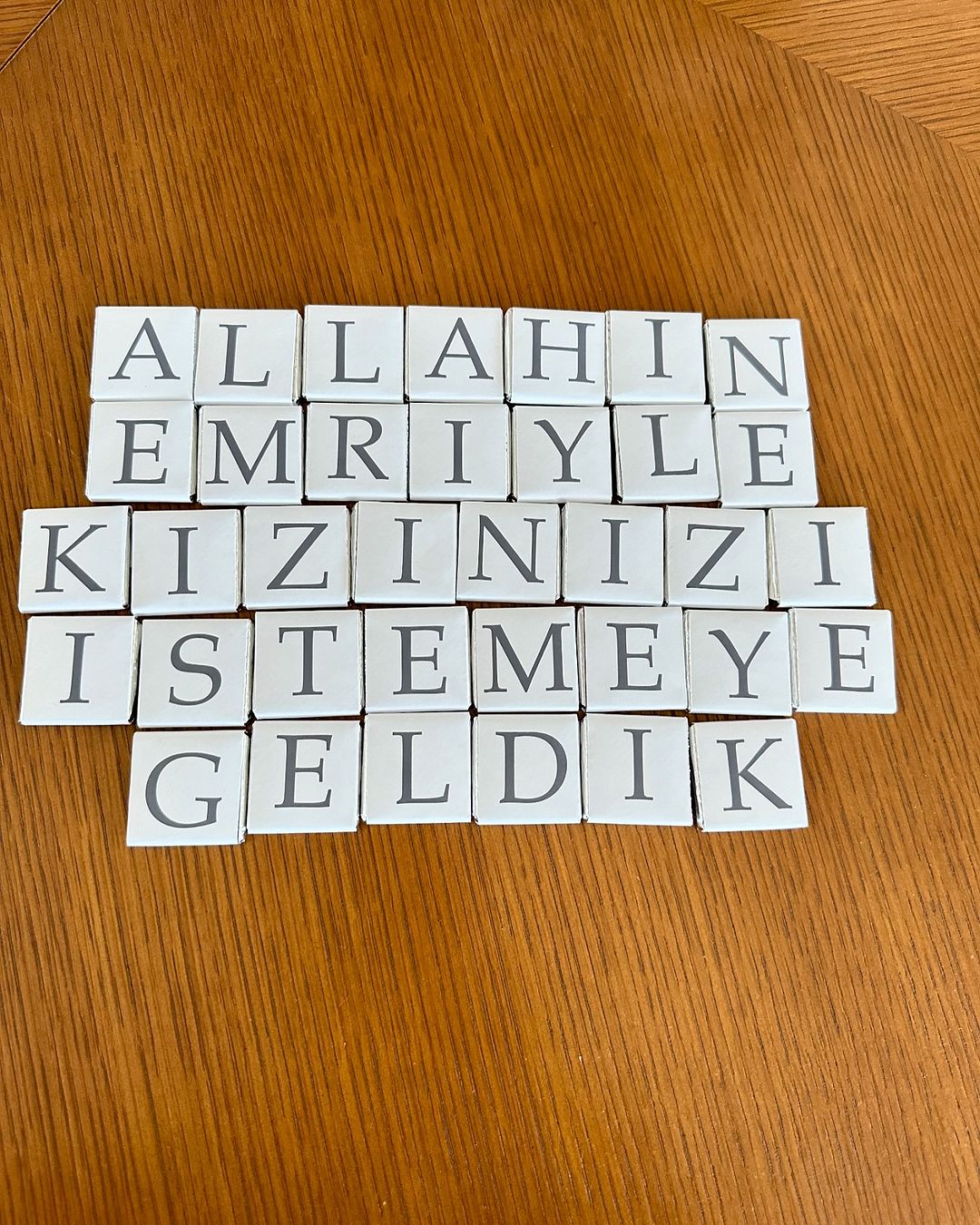 Losse Napolitains Chocolades met eigen foto/tekst - gepersonalisserd chocolade - vierkant choco - gouden folie chocolade - kiz isteme cikolata - evlilik - nisan soz susleme - tepsi cikolata
